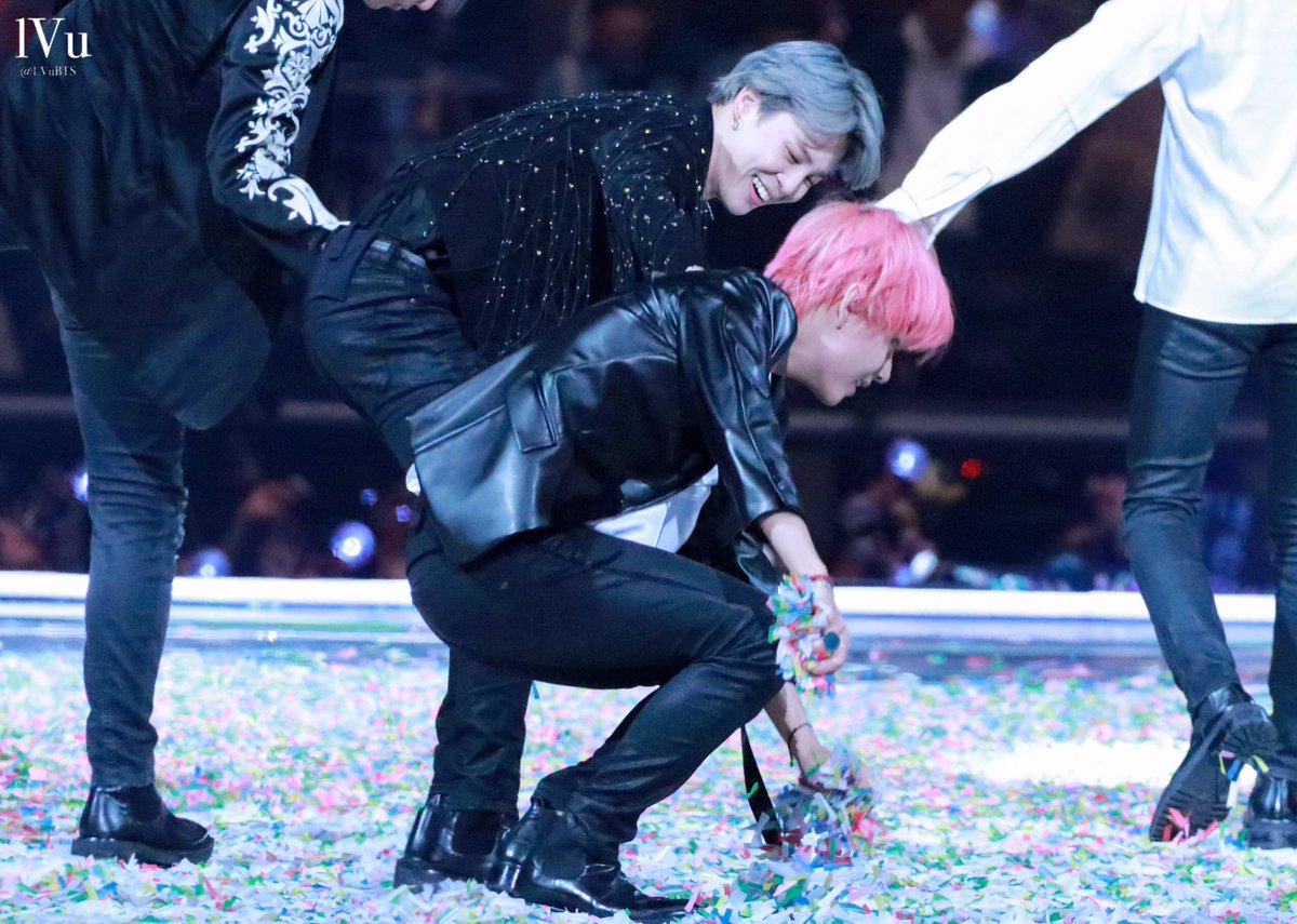 LVuBTS's tweet photo. 181212 MAMA JAPAN
#BTS⁠ ⁠ #방탄소년단 #JIMIN #지민 #V #뷔
앞으로도 보라합니다 95z 🐥🐯💜💜

@BTS_twt https://t.co/wG2PNQJR9Z