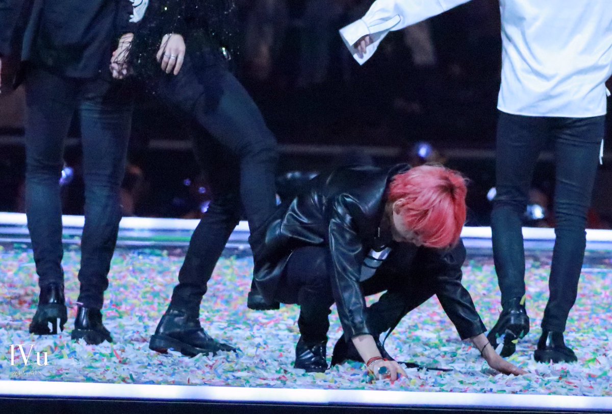LVuBTS's tweet photo. 181212 MAMA JAPAN
#BTS⁠ ⁠ #방탄소년단 #JIMIN #지민 #V #뷔
앞으로도 보라합니다 95z 🐥🐯💜💜

@BTS_twt https://t.co/wG2PNQJR9Z