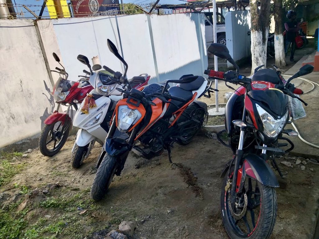 SPItanagar's tweet photo. Day 2 of the drive against vehicles without number plates. 61 vehicles detected and fined. 25 of these vehicles have been seized for further verification. https://t.co/jxNQwnJs02