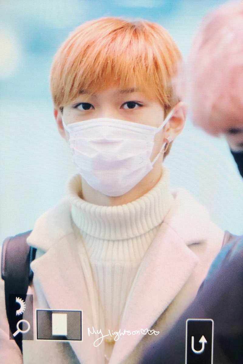 LightsOn_915's tweet photo. #straykids #스트레이키즈 #felix #필릭스
181213 HND https://t.co/R2AZZIFSCL