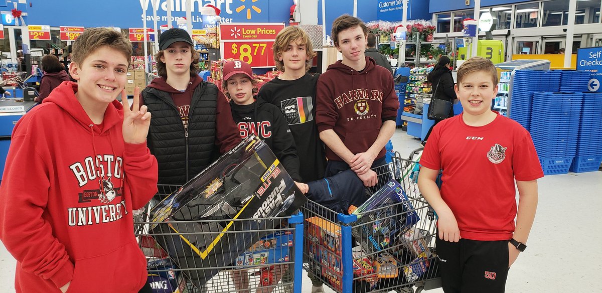 NswcBantamElite's tweet photo. Boys filling a Christmas hamper for a family in need #helpushelpout https://t.co/0idEYp98Vl