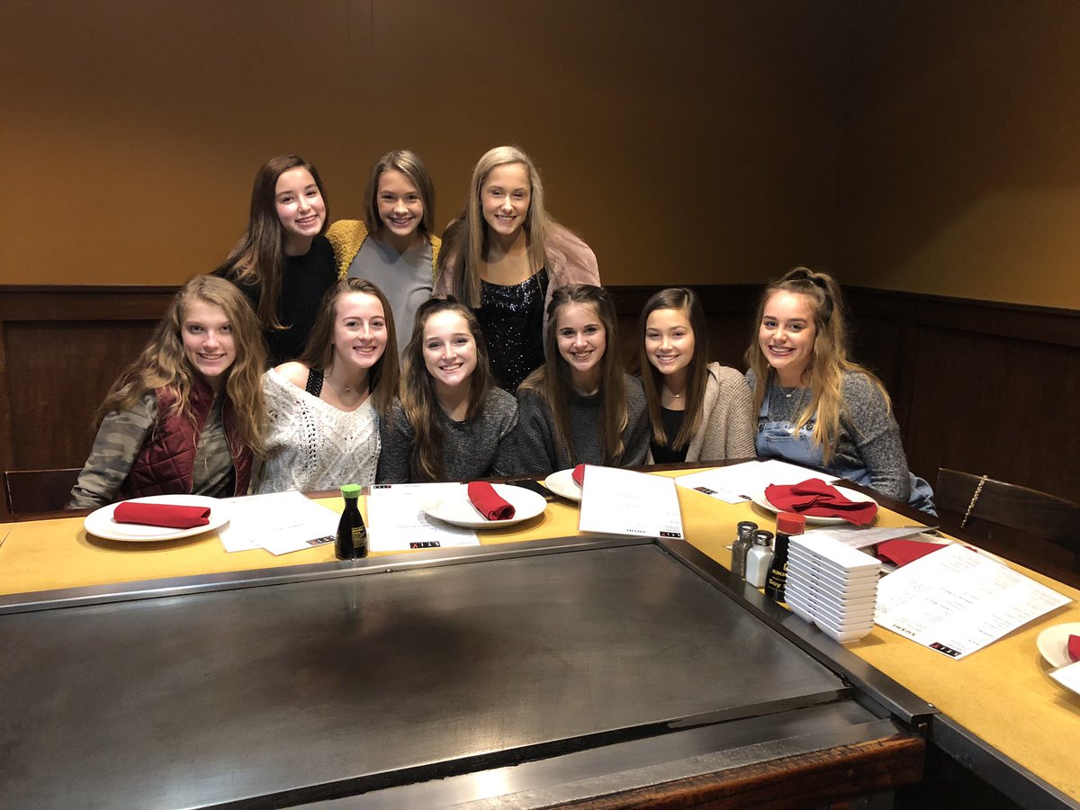 MVJaguarCheer's tweet photo. Holiday Party! 💕🎁 #nopracticetomorrow https://t.co/NgFQkUjSHj