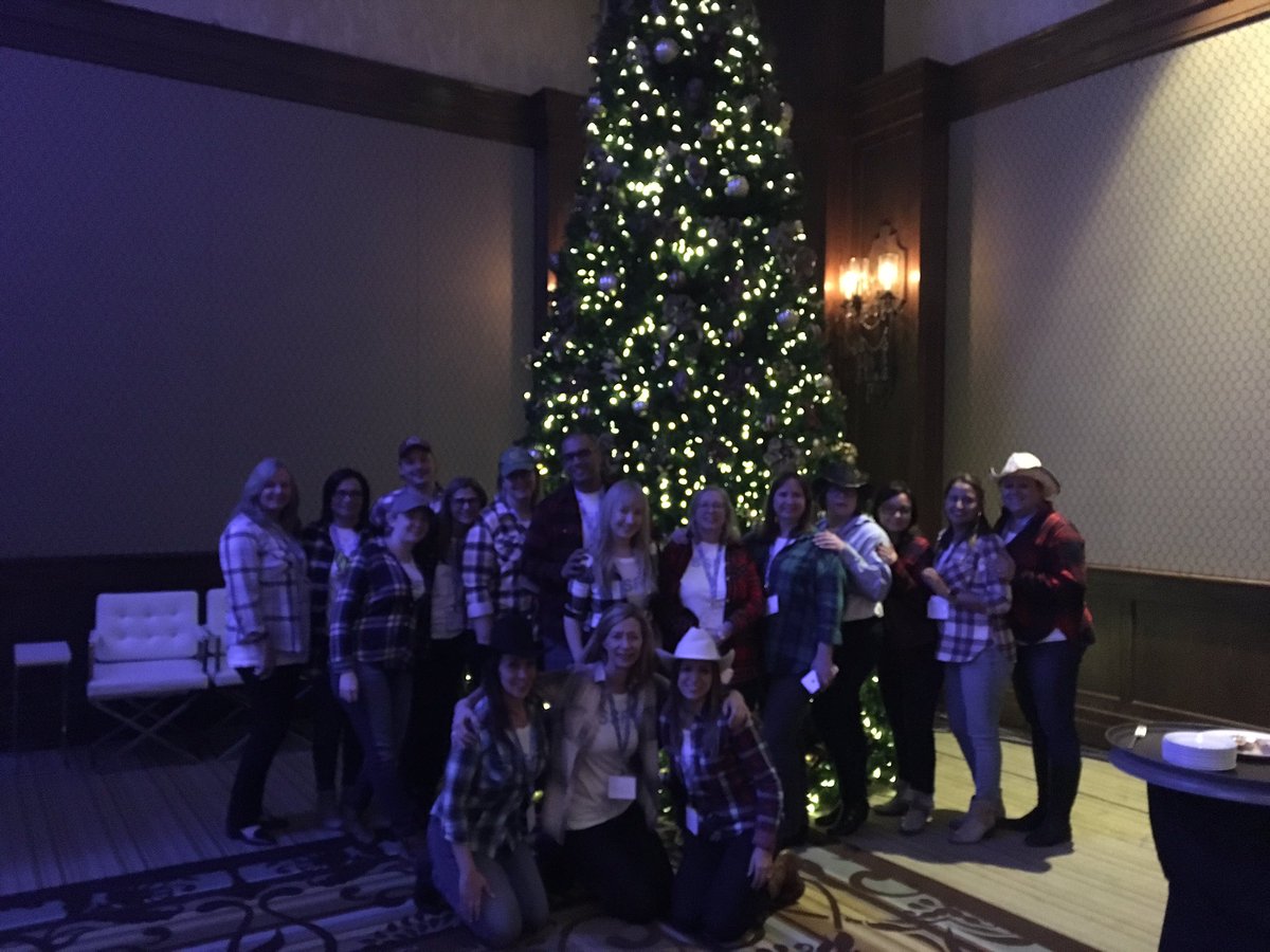 hannah_boakes's tweet photo. Leadership conference #lovethiscrew #SSFV #ProudToWorkAtBMO https://t.co/4pdLPSmbmQ