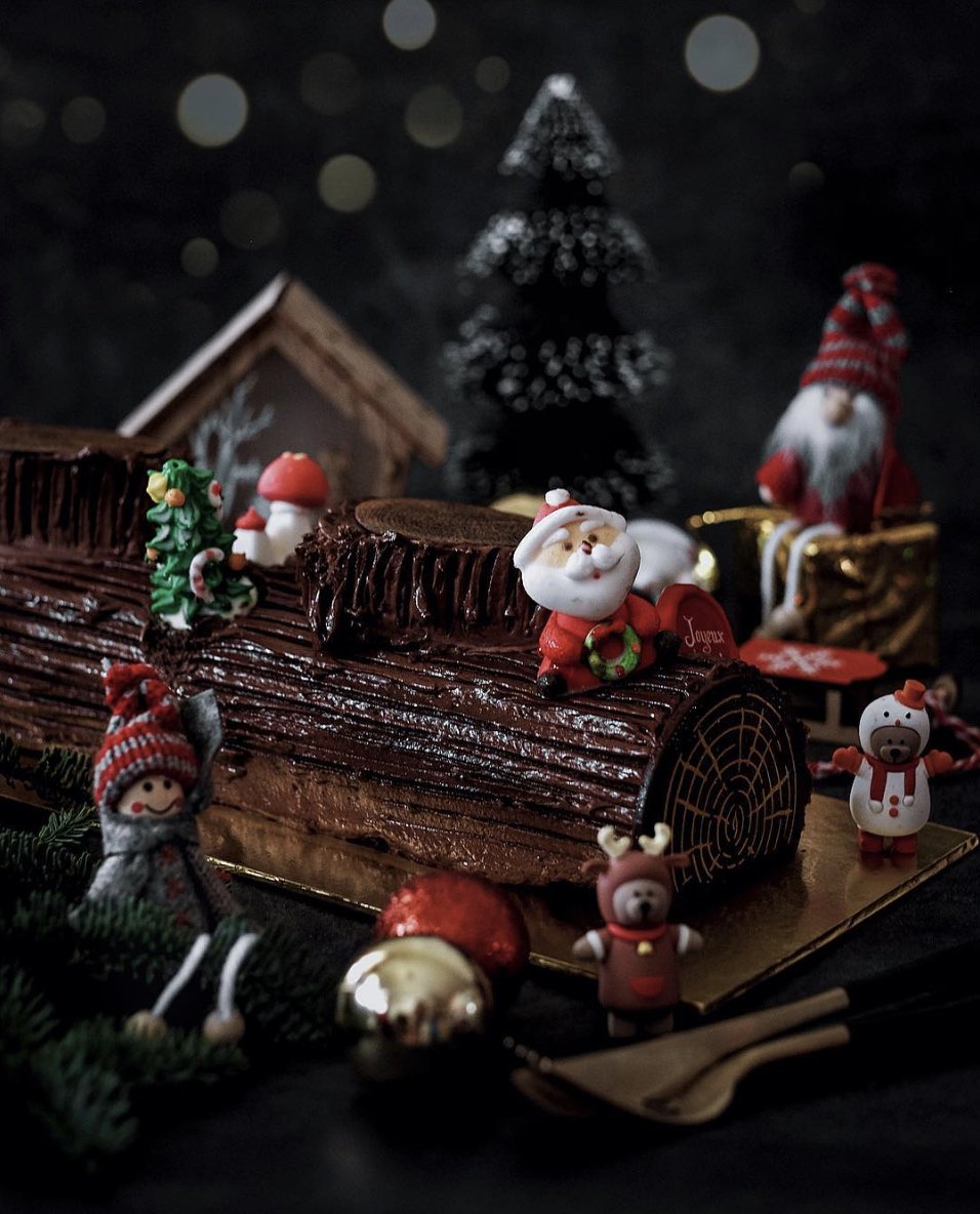 Rejoice in the festive season with us. Available at our Shophouse, our All-time favorite Grandma 60% is one of our favourites. 

Photo by: Karl Ng