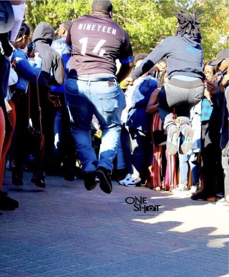 DJFweaGoJit's tweet image. Bryton: Tighten Up
Me: Bet 🤘🏾
#SetFriday