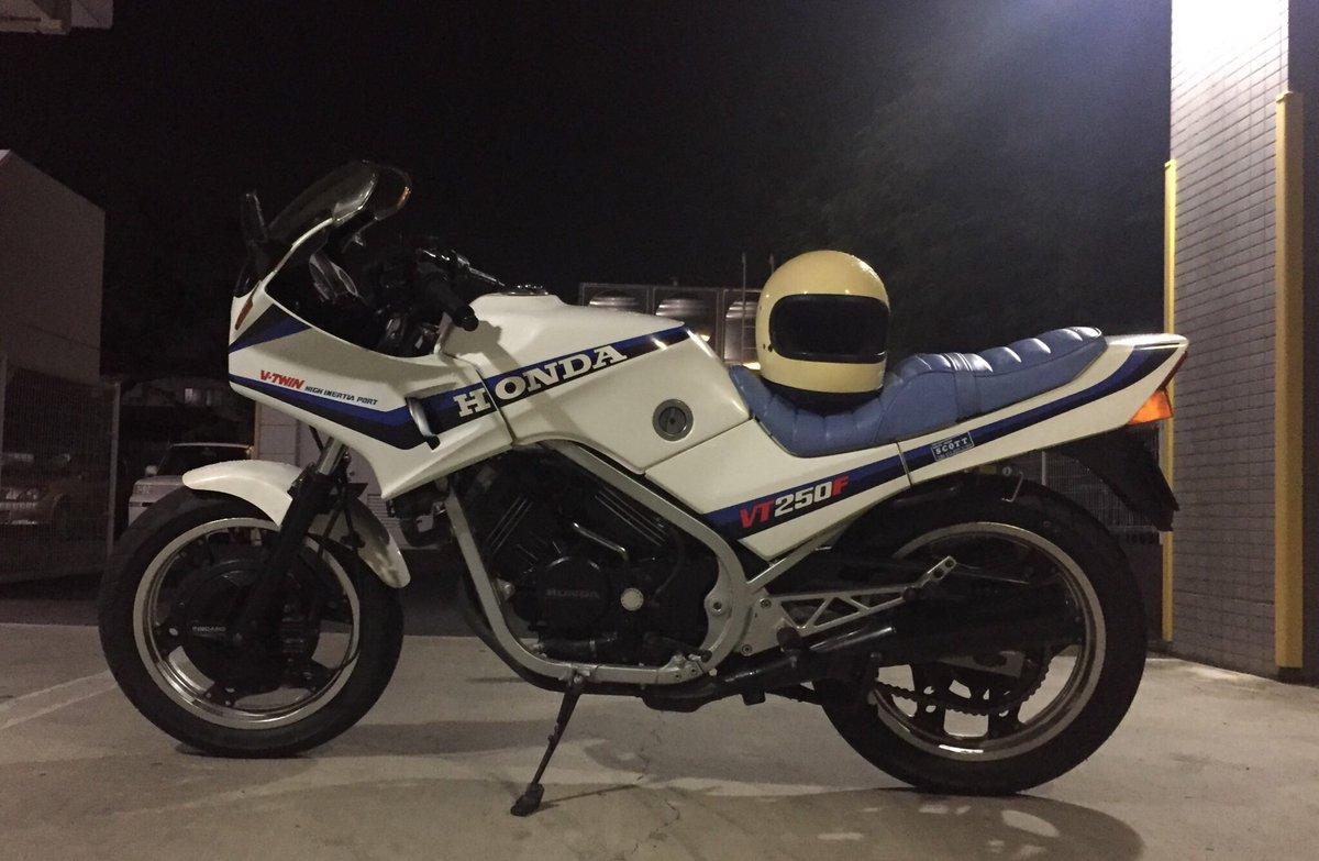 HONDA VT250FE タックロールシート