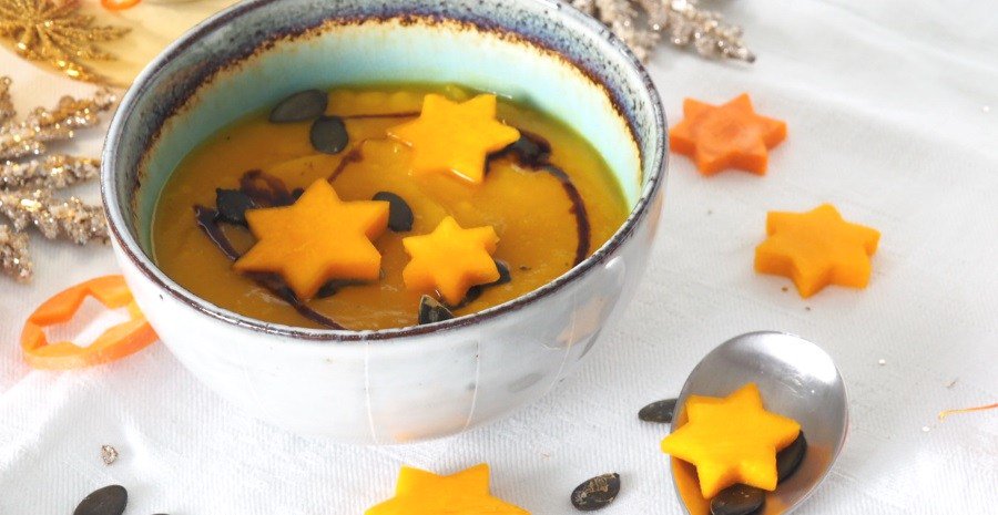 _missbroccoli's tweet photo. #KürbisOrangenSuppe mit #Gemüsesternen - meine #Rezeptinspiration für das #Weihnachtsmenut jetzt auf dem Blog https://t.co/vDTqOy5dlc https://t.co/9fjS4mOBcB