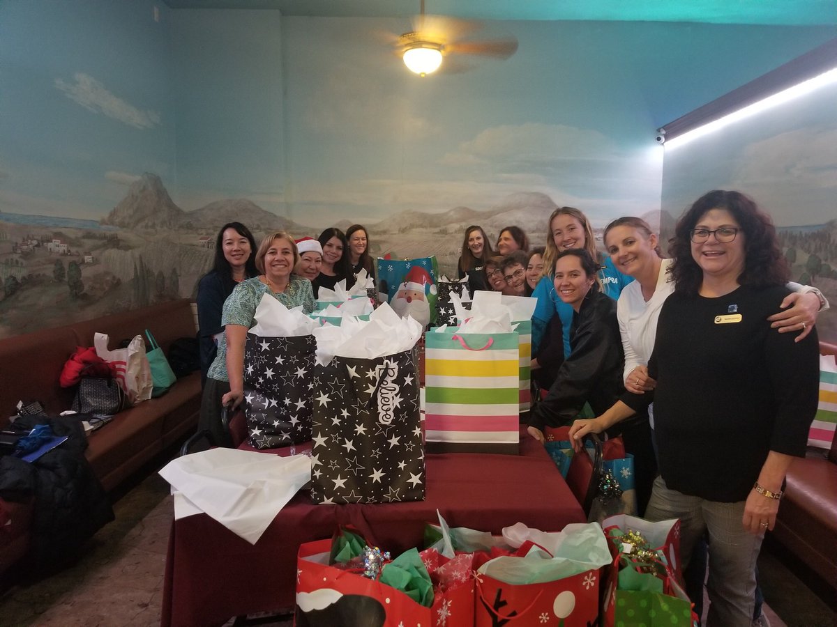 eogazteca's tweet photo. Tis the season to help others w/⁦@SDGE⁩  &amp; SempraEnergy’s #SEFSeasonofGivingProgram! #sdgegiving. Thank you Altrusa Chula Vista.  ❤️South Bay Community Services Programs https://t.co/ddKvZ7IW58