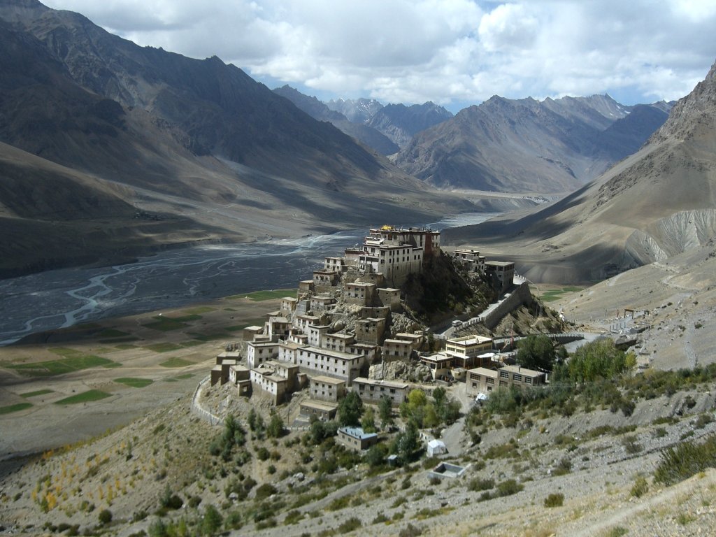 touristinindia's tweet photo. Have you visited #KiGompa or Ki Monastery & #TaboGompa (Tabo Monastery) at #SpitiValley . https://t.co/gzwlogFYYp #KiMonastery #TaboMonastery #KulluValley #RohtangPass #KunzumPass #Buddhist #Buddhism #Gompa @tripoto @thehimalayan https://t.co/1r0aC9aDQ1