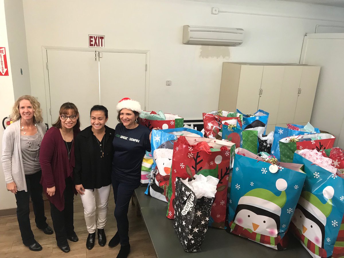 eogazteca's tweet photo. Thank you for all you do South Bay Community Services !  Thankful to be able to help my community with Altusa International Chula Vista and #SEFSeasonofgiving Program! #sdgegiving https://t.co/jiSBeAjOzf