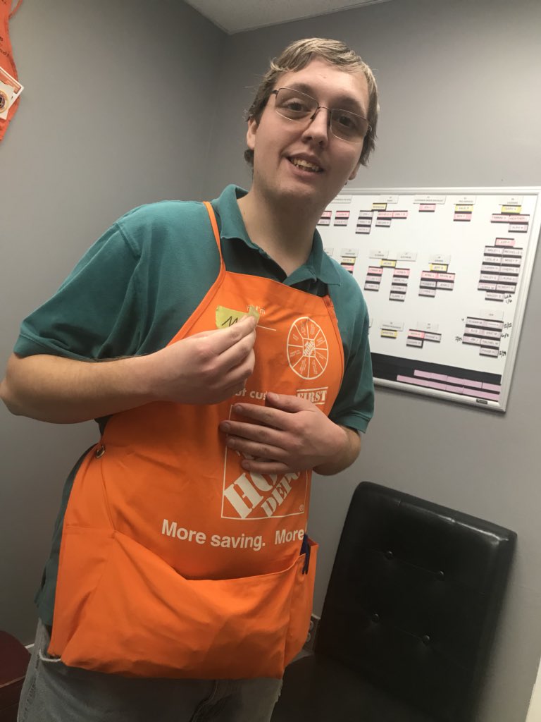 JanaVugteveen's tweet image. Mitchell was excited to take his “Green” tape off! So glad your apart of our team @homedepot2771 #30DayCheckIn ✅ @kristenihd @donwehner2771 @BrandonReinoehl @ELoichinger @KatieNewsom3 #Hardware
