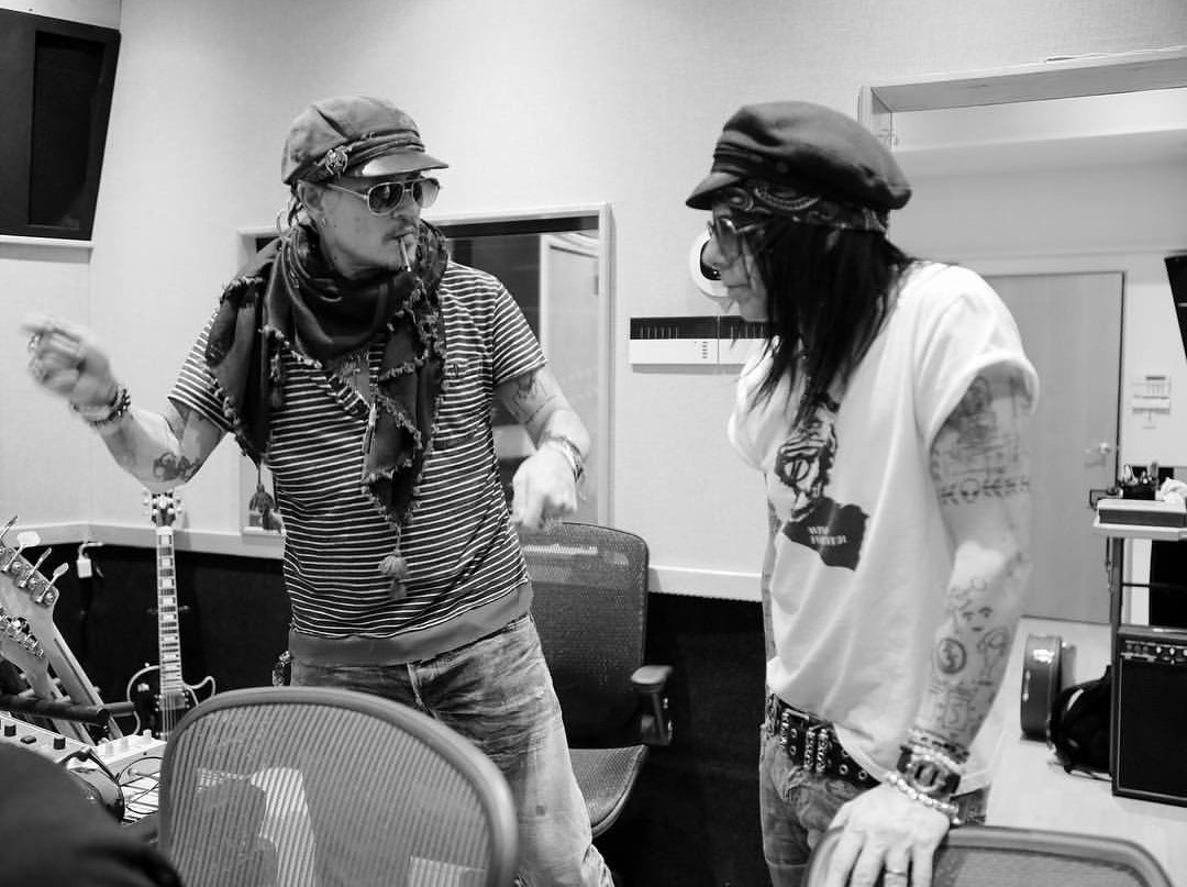maddepphead's tweet photo. New photos of #JohnnyDepp with @DisVicious1 📸 https://t.co/k7WOjoL0aY