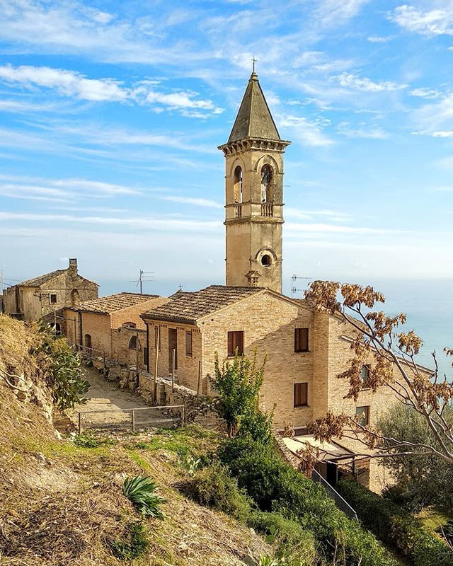 MarcheBreaks's tweet photo. Borgo Marano (Marà), Cupra Marittima, nelle Marche: ogni scatto una cartolina.

#destinazionemarche
#marchebreaks
#borghitaliani
#borghitalia
#paesaggio
#marche
#volgomarche
#italiastyle_marche
#marchecartoline
#yallersmarche
#marchetourism
#Cupra https://t.co/7ZWF54lTu9 https://t.co/Z3kvH1hLWk