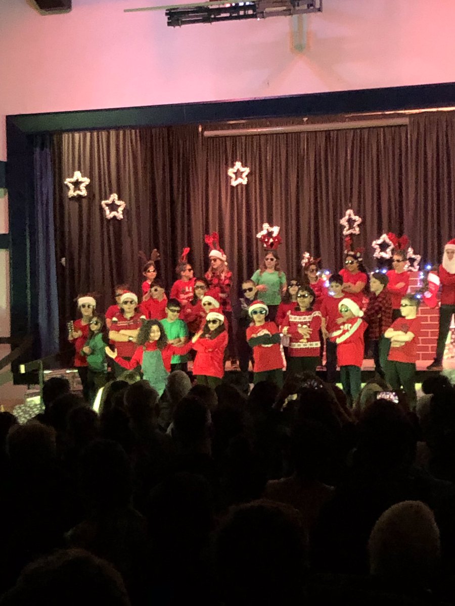 JBillingsley5's tweet photo. What equals the success of today’s @HollyburnElemen matinee?  How about an outstanding evening performance?  What talented musicians and singers we have!  Thank you students, staff and families for making this such a success.  A big thanks to @amanda_randt for an outstanding job https://t.co/yFHeJ5Zptr