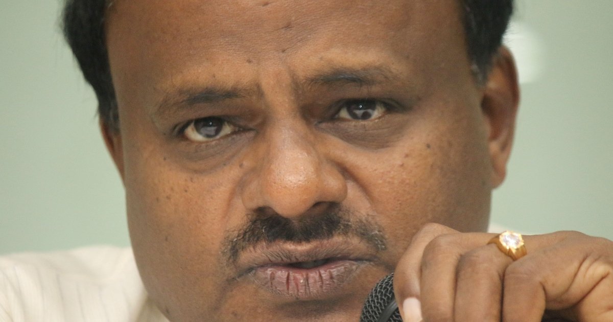 timesofindia's tweet photo. Rs 44,000 crore loan waiver has helped only 800 farmers so far: Karnataka https://t.co/zJgRfNLtiZ via @TOIBengaluru https://t.co/T3KSsh0jWq