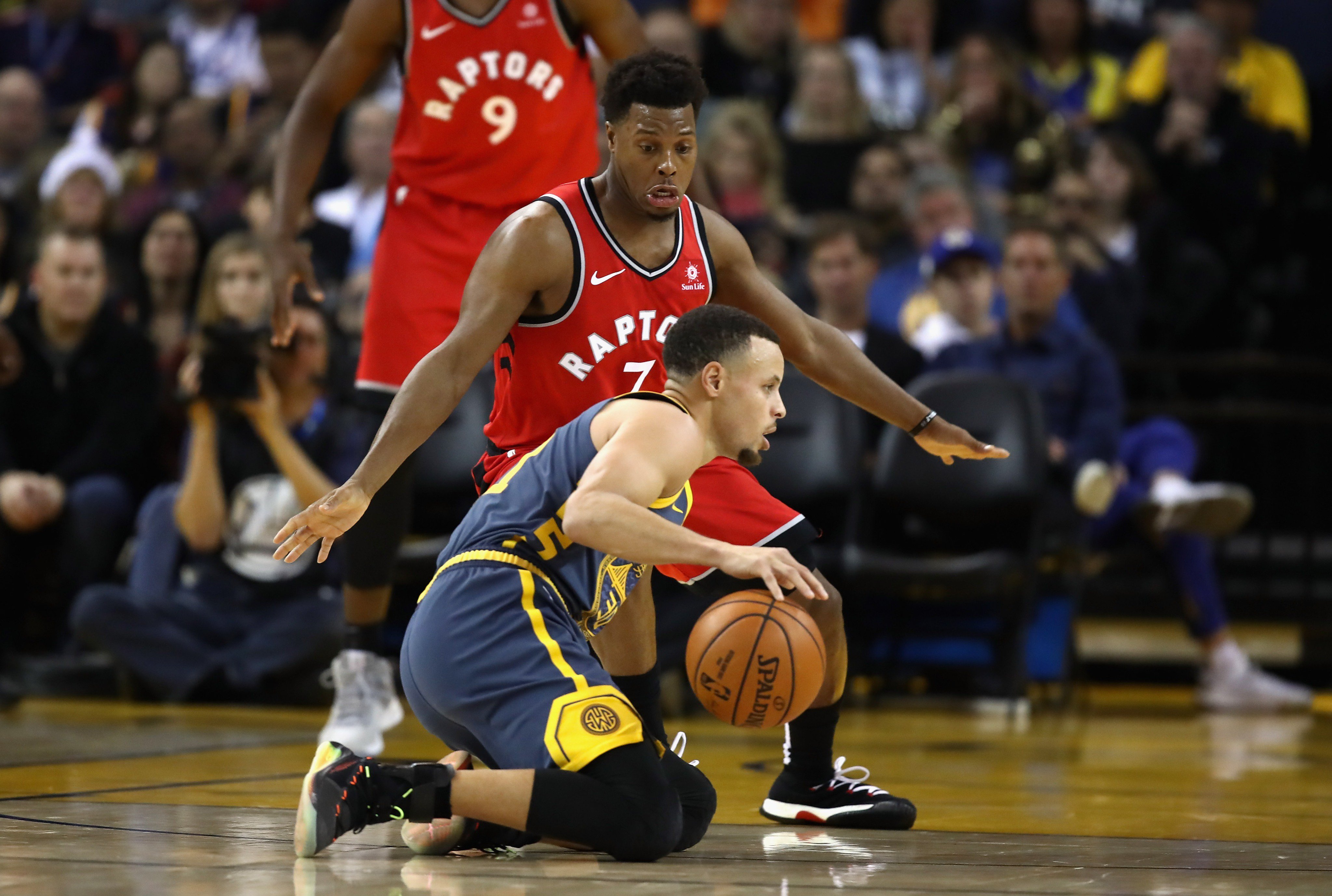 Lowry y Curry en el partido entre Warriors y Raptors (Foto: Toronto Raptors).