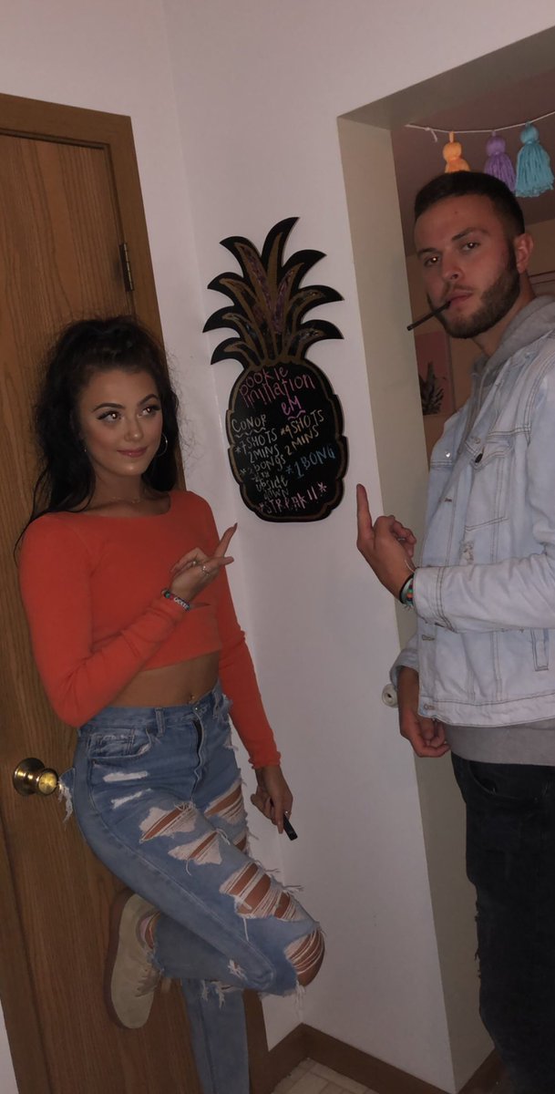 mallarie_thomas's tweet photo. HAPPY BDAY TO MY OG POOKIE BOY 🤩💃🏻 ur the only person who can make me so mad that i just wanna punt ya ;) i love ya little man u rock i roll brother 🤘🏻#bfgf #fatass #urjoking #bigheadbrosforlife @calebsivic https://t.co/iyqpK7sG25