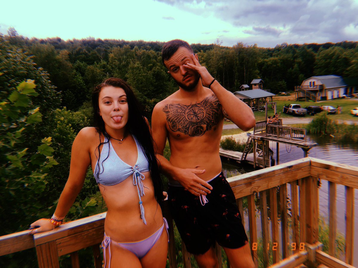 mallarie_thomas's tweet photo. HAPPY BDAY TO MY OG POOKIE BOY 🤩💃🏻 ur the only person who can make me so mad that i just wanna punt ya ;) i love ya little man u rock i roll brother 🤘🏻#bfgf #fatass #urjoking #bigheadbrosforlife @calebsivic https://t.co/iyqpK7sG25