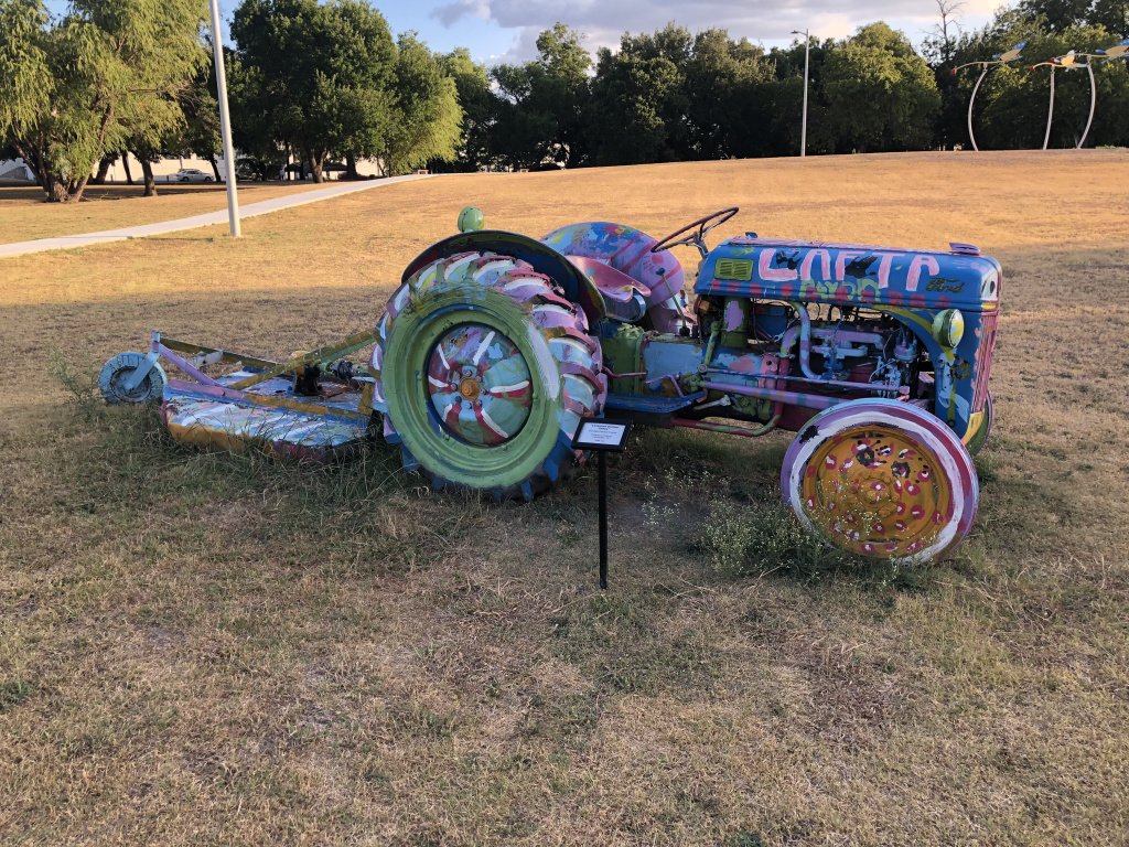 Sculpture Garden (Lampasas, Texas) rjamestravels.com/2018/12/12/scu…