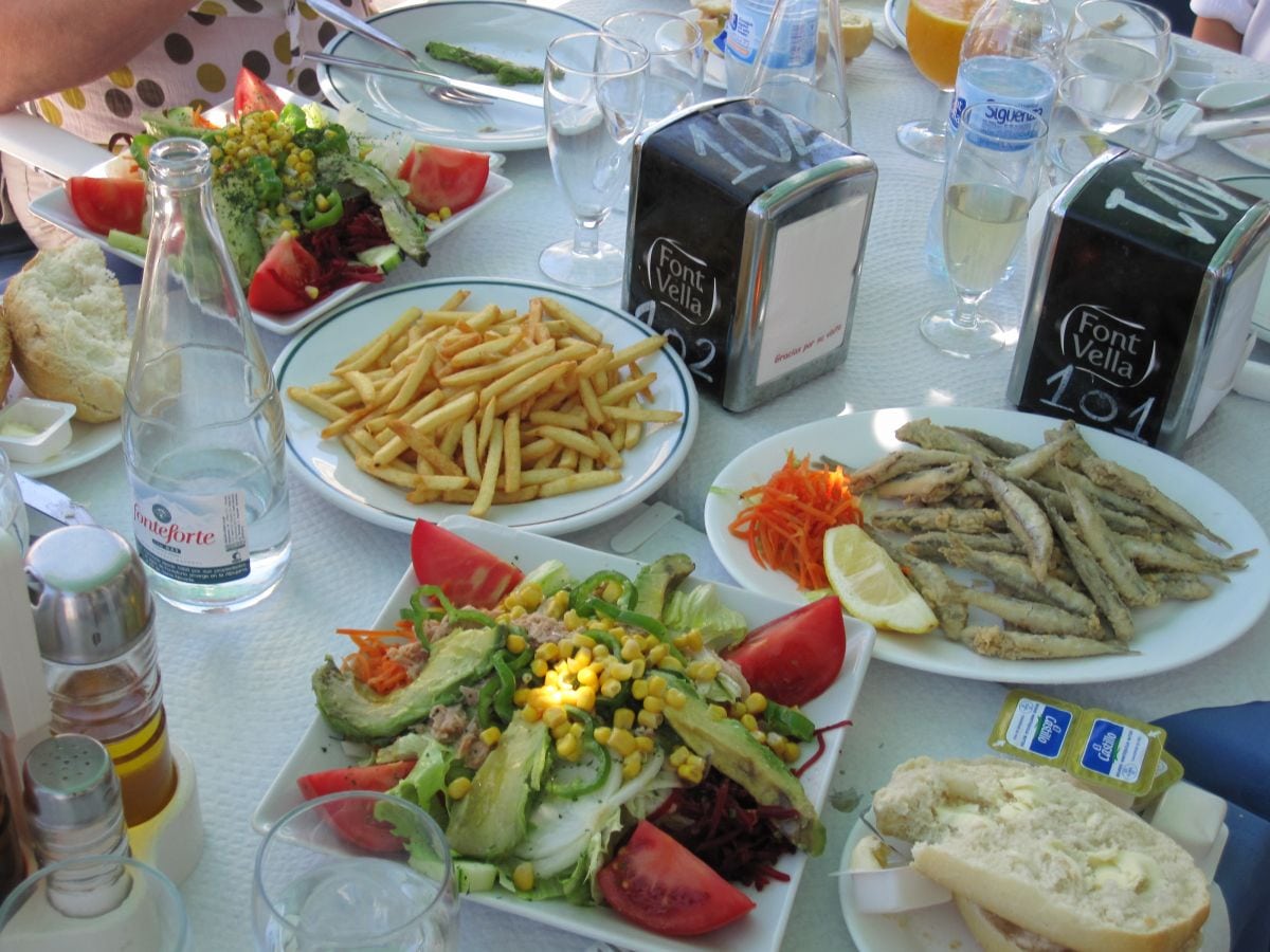 EspanjaCom's tweet image. Eurooppalaisten maiden elinikäennustetilastoa johtaa Espanja. Myös kaksi seuraavaa maata löytyvät samalta rannikolta. Ilmeisesti Välimeren ruokavalio, valo ja hyvät ympärivuotiset liikuntamahdollisuudet ovat hyväksi ihmiselle. 🎏🍅☀️🏃 espanja.com/ajankohtaista/…