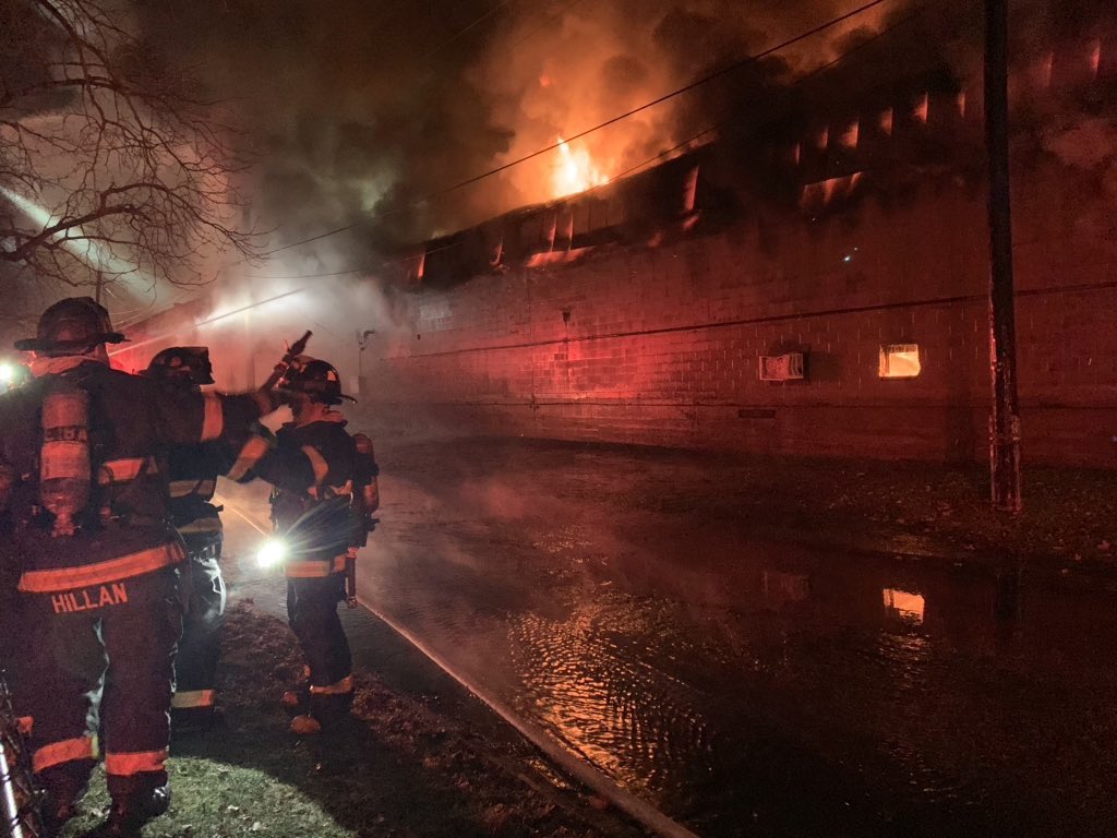 MarsHillEngine's tweet photo. UPDATE: Multiple collapses of exterior walls, Heavy fire conditions, no injuries reported. 502 S. Harris Street. Photos from @IFD_NEWS https://t.co/FOVzag2Ruf