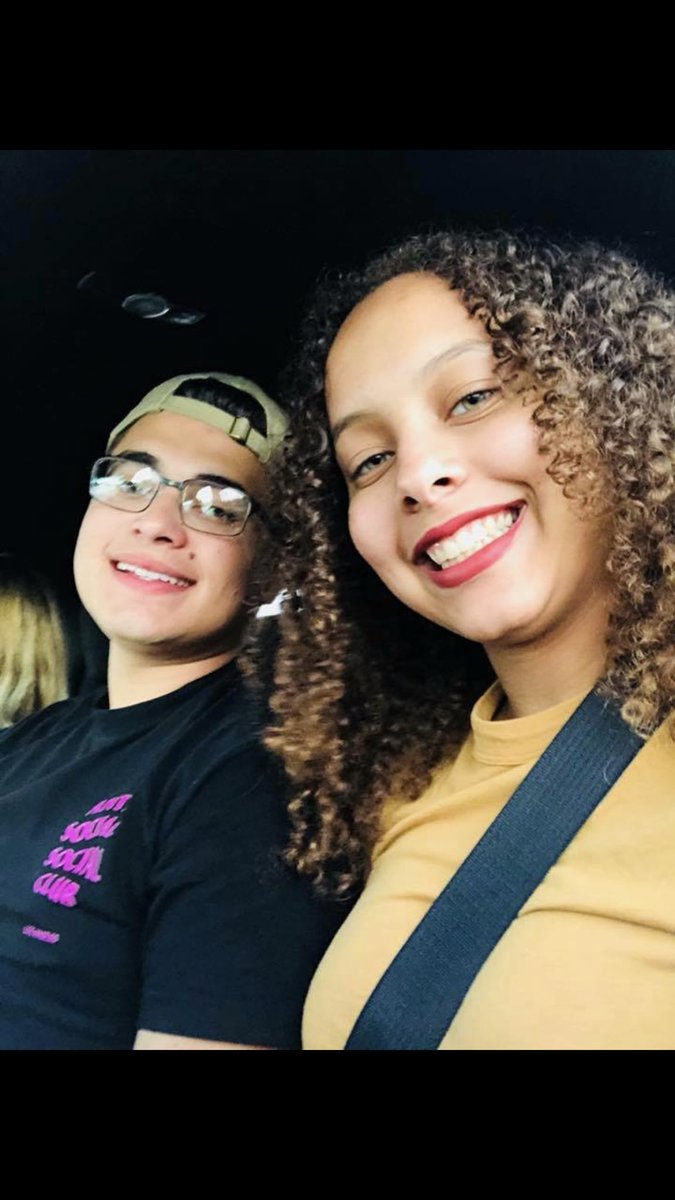 squeakylemos40's tweet photo. Happy birthday to my beautiful amazing girlfriend I love you so much!!❤️❤️ @paigelyricc https://t.co/uCXaOdknwd