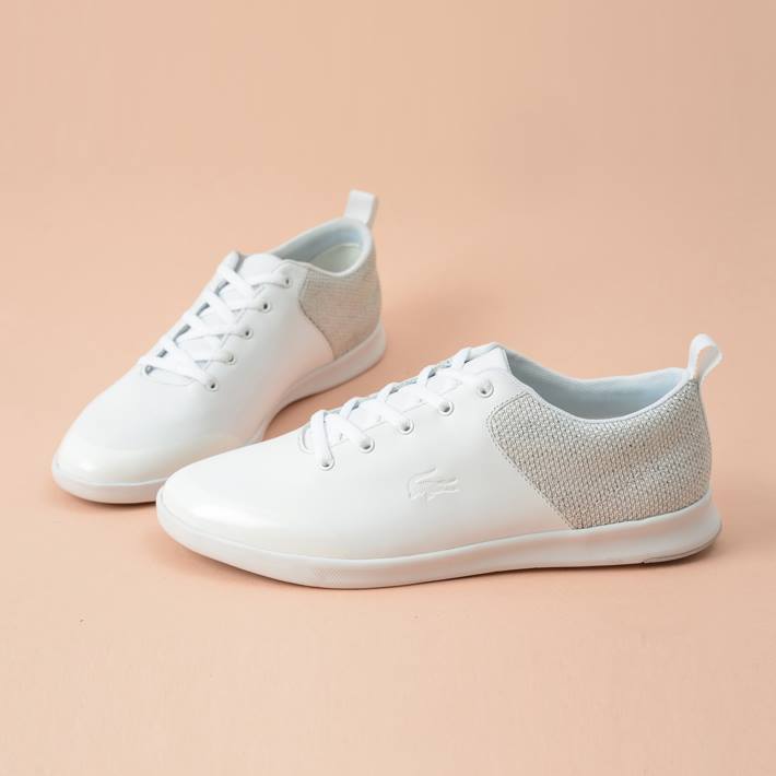 Let gas Bør Spitz Shoes on Twitter: "The #Lacoste Avenir is a light and flexible sneaker  with uppers crafted from double-layered sports-mesh. Flat laces and an  almond-shaped toe ensure a slim and feminine silhouette! #SS18 #