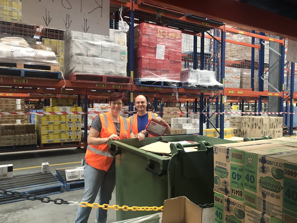 CortevaAUS's tweet image. Another great day @FoodbankAus packing up Xmas Hampers. A huge thank you to our staff that donated more than 130 hours this year to help those in need. Looking fwd to getting closer to our community in 2019! #LifeAtCorteva #LookingGoodInBlue