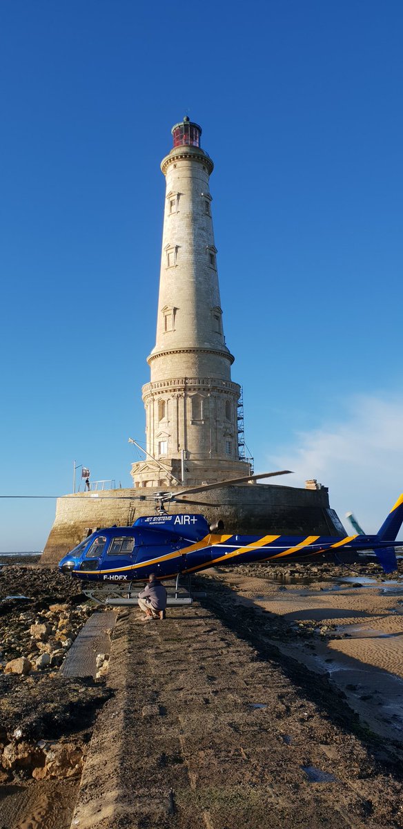 EricBanel's tweet photo. Visite de chantier sur le #PharedeCordouan, à l'entrée de l'estuaire de la @gironde. Bravo à toute l'équipe de la direction interrégionale de la mer #DIRM #pharesetbalises et à celle du #smiddest, qui travaillent ensemble sur ce site exceptionnel ! #patrimoine #UNESCORDOUAN https://t.co/UdqGzyx4d0
