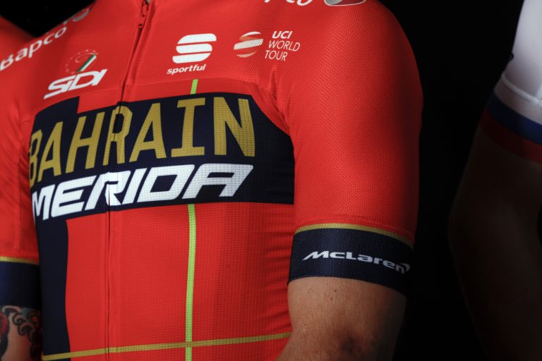 kmzero_cycling's tweet photo. Yesterday was presented the new @Bahrain_Merida Race Kit 2019 made by @sportful ๐@McLarenAuto
#teambahrainmerida #bahrainmerida #sportful #racekit #mclaren #instacycling #cyclinglife #photography #picoftheday #jersey #cycling #kmzerocycling #goodmorning https://t.co/uorliq1PN4