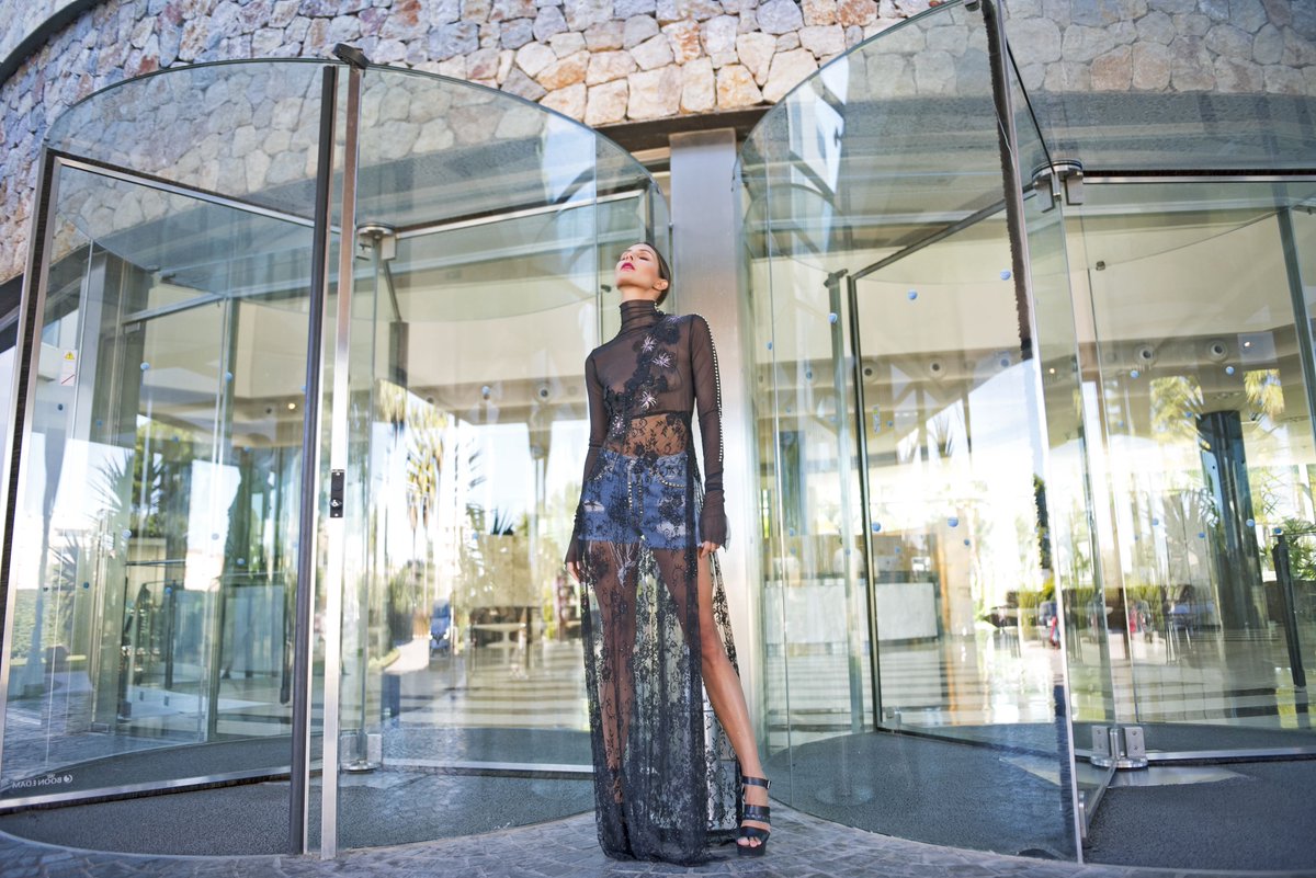 Pasarelaadlib's tweet photo. Las #transparencias y el desnudo de los Años 70 y 80 reviven hoy con tejidos que insinúan. #historia #adlibmodaibiza Fotografía: @JordiGomezphoto Modelo: @ToyaMontoya #adlibmodaibiza #adlib18 #ibizastyle #ibiza #outfit #moda https://t.co/tygXGX2fvn
