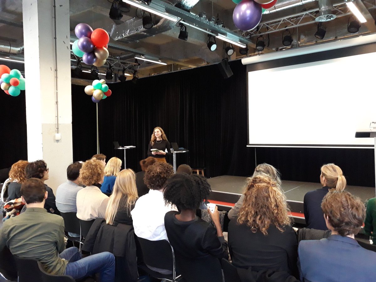 Voor #parkomdehoek gingen MRA-trainees gezamenlijk aan de slag met de vraag: “Hoe kunnen er meer groene ontmoetingsplekken komen in wijken?” Gisteren presenteerden zij hun resultaten. #metropoolregioamsterdam #traineeship #groen