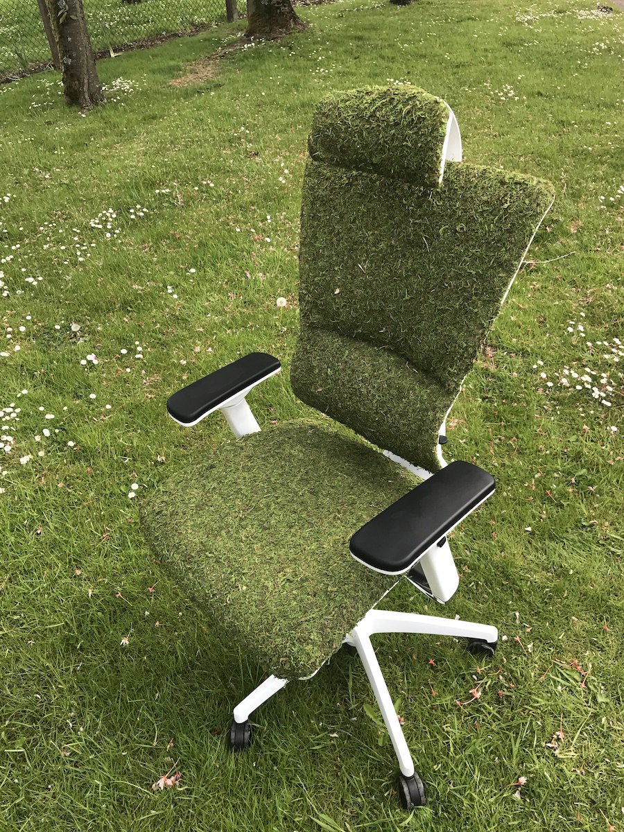 ComfortSeating's tweet photo. Looking for a piece of furniture that stands out from the rest? How about our Mirus chair in a 'grass' material? 😆🍃
#biophilic #chair #ergonomics #wellbeing https://t.co/7BsS7v67ni
