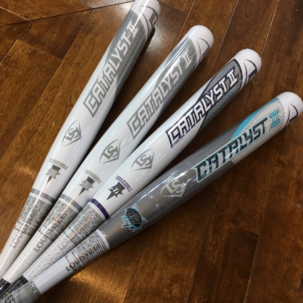 standin_hasami's tweet photo. 大人気の『カタリスト』新モデル入荷しました✨
チームに1本いかがですか⁉️
#ベースボールパークスタンドイン #STANDIN佐世保店 #スタンドイン佐世保店 #カタリスト #catalyst2 #ルイスビルスラッガー #LS #ソフトボール https://t.co/rbllF0C86d