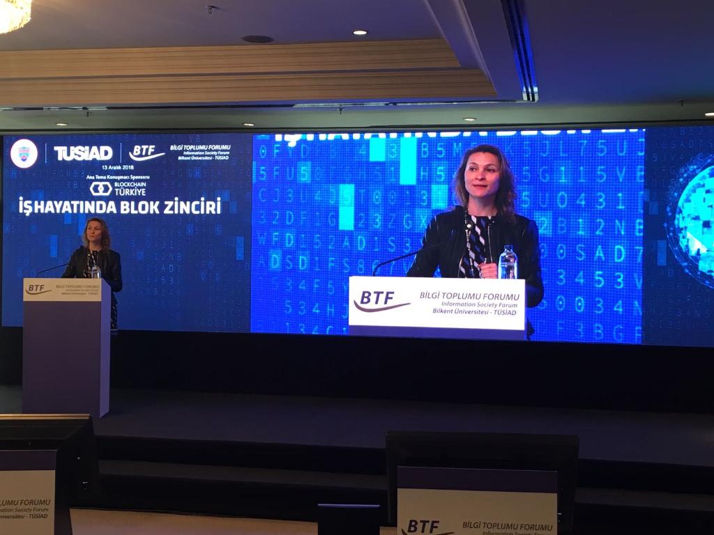 HP Türkiye Genel Müdürü ve TÜSİAD Bilgi İletişim Teknolojileri Çalışma Grubu Başkanı <a href="/FilizAkdede/">Filiz Akdede</a>, Intercontinental Otel’de gerçekleşen “İş Hayatında Blokzincir Konferansı”nda, henüz olgunlaşma aşamasında olan Blokzincir teknolojisine dair potansiyeli anlattı.