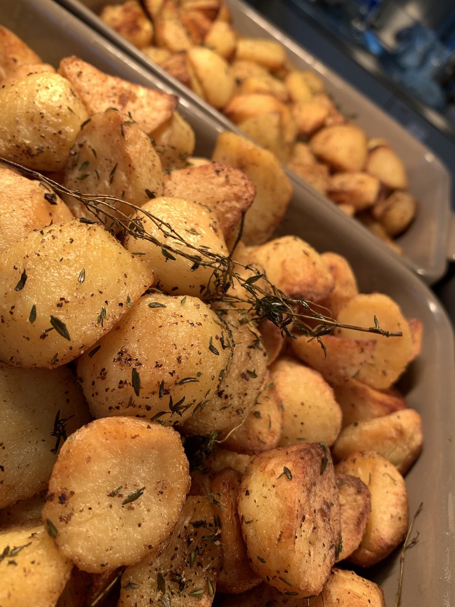 Christmas Dinner round 1 at <a href="/hackneycouncil/">Hackney Council</a> 🎄 @ChefDeaneHTH @Servest_UK <a href="/jessey1965/">robert jessey</a> <a href="/RachelJay262/">Rachel Matthews</a> @AngelHillFood