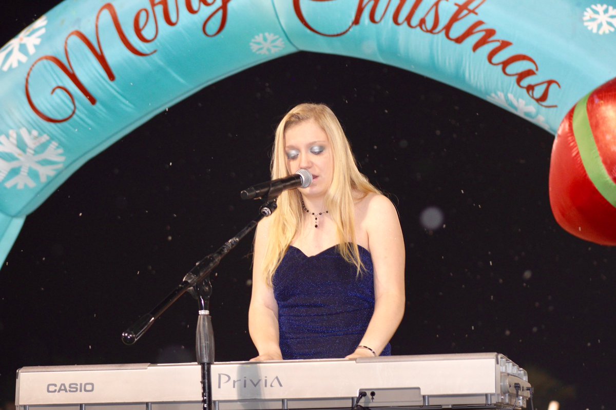 AlyssaMarieCoon's tweet image. Playing music is one of the best feelings I know.
.
.
.
.
.
#casiokeyboard #wellingtonflorida #musicianlifestyle #classicalpianist #singer_songwriter #winterfest2018 #allyfans