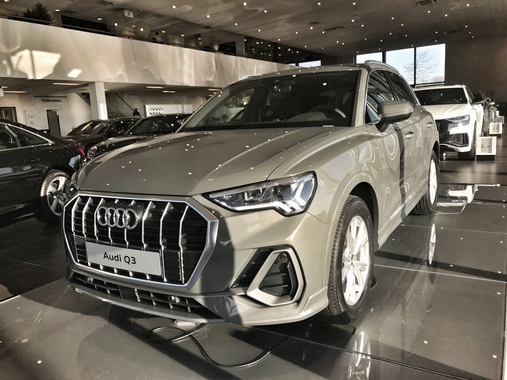 De gloednieuwe #Audi #Q3 staat nu in onze #showrooms! Kom je langs? #AudiDeWaal #voorsprongdoortechniek #AudiQ3 #Geldermalsen #Gorinchem #DeWaalAutogroep