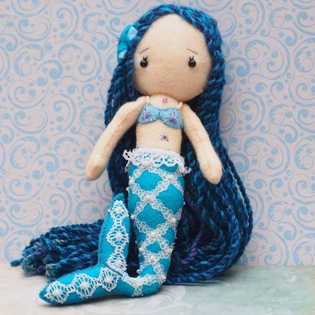 Marina Mermaid looking beautiful...... she can be found in our Etsy Store 🌞 . . #etsy #etsyseller #etsyuk #etsysellerofinstagram #etsystore #etsyshop #etsysellers #etsyfinds #shellydown #mermaiddoll #mermaid #myfeltdoll #gingermelon #mermaidlove #mer… ift.tt/2fEIIHL