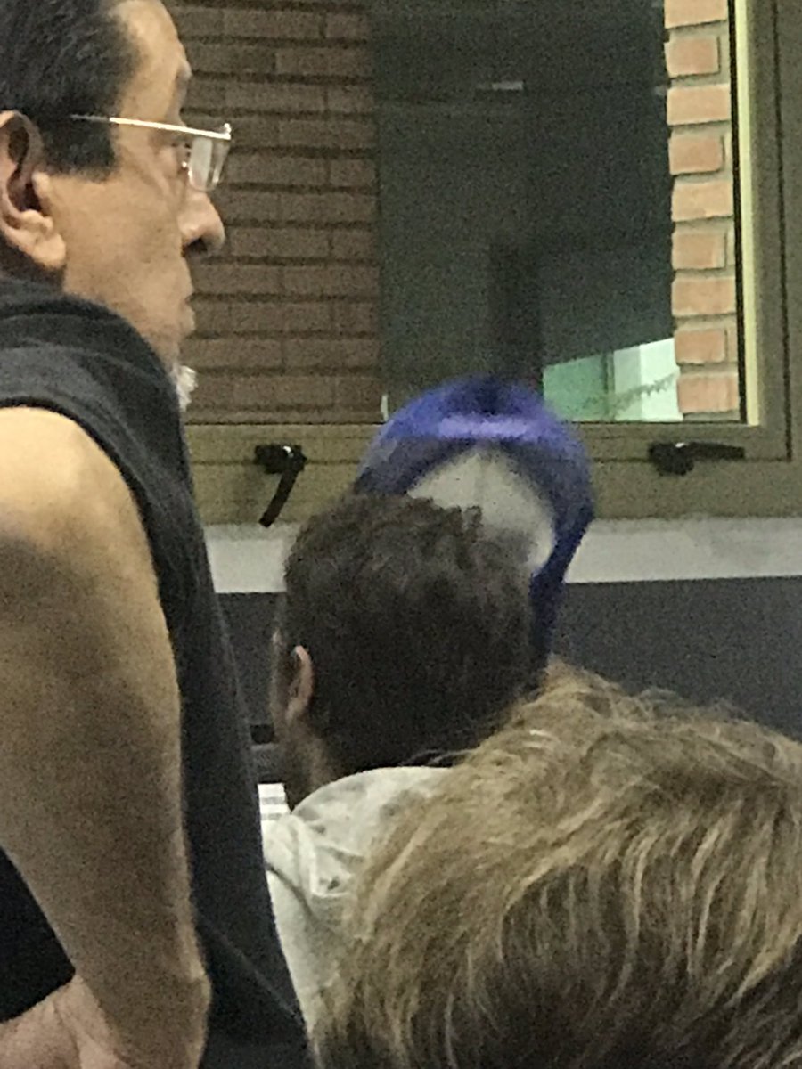 matulala's tweet photo. @pedroalfonsoo sacándose el registro y se tuvo que sacar la gorra @paulitachaves https://t.co/f0jqCVY5QE