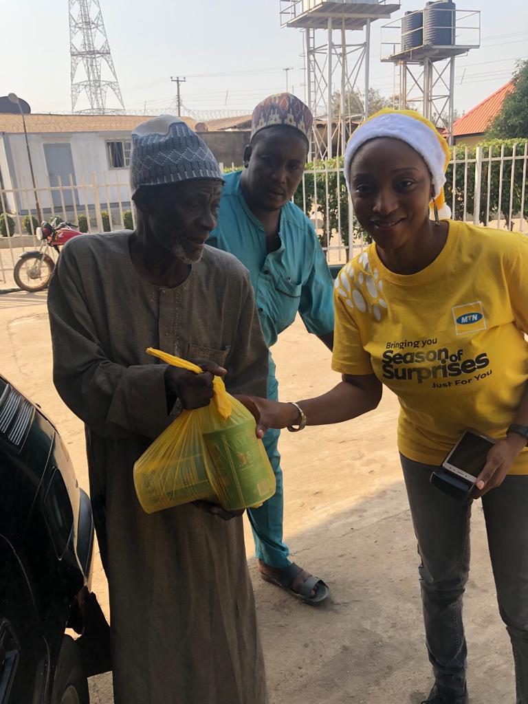 DemolaExpoze's tweet photo. No one was left out yesterday as #YelloTrain stopped by at the Federal Medical Centre, Keffi, Nasarawa state. #HospitalSurprises #MTNSeasonOfSurprises https://t.co/Nsub6C8SPt