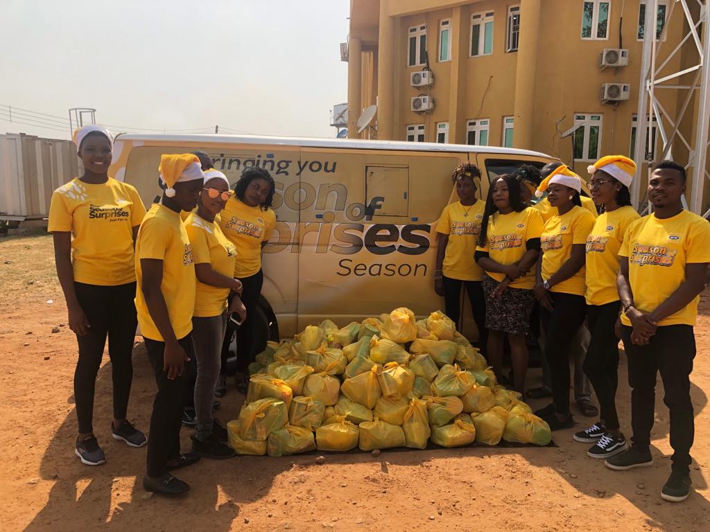 DemolaExpoze's tweet photo. No one was left out yesterday as #YelloTrain stopped by at the Federal Medical Centre, Keffi, Nasarawa state. #HospitalSurprises #MTNSeasonOfSurprises https://t.co/Nsub6C8SPt
