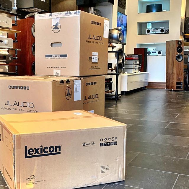 AudioVenue's tweet photo. Lexicon RV6 now available to hear at our Showroom, always connected to our favourite subwoofers JL Audio.
#lexicon #lexiconrv6 #rv6 #avreceiver #jlaudio #homecinema #surroundsound #logic7 #dolby #bass #activesub #audiovenue #maidenhead #bowerswilkins #pm… https://t.co/s1rOA0jd3e https://t.co/cRCI3MvlNT