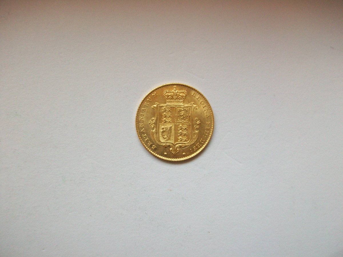 ringramcoins's tweet image. Half Sovereign 1842 AUNC scarce £1400 For more details bit.ly/2EkkAEv #lovecoins #lovegold #lovexmas