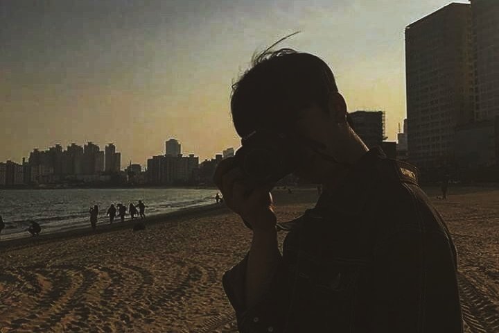 Cinematicaus's tweet photo. 🌙 Ironstrange AU 🌙

       Tony Stark is a new reporter also a journalist and he receives his first task to due some interview with the famour actor nowadays, Stephen Strange which he recently slipped into hot dating rumour.

        Will tony be succed? https://t.co/xqEalKEcNI