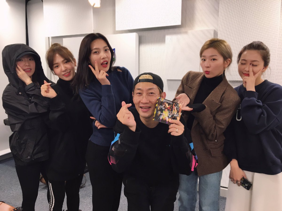 시간이 왜이렇게 빨리 간 걸까요💨💨레벨이들 눈에 다 담기도 전에 후다닥 끝나버려따😭😭😭😭오늘 #쉬는시간 함께해준 #레드벨벳 💄#RBB 활동 마지막까지 힘내시길👏👏👏