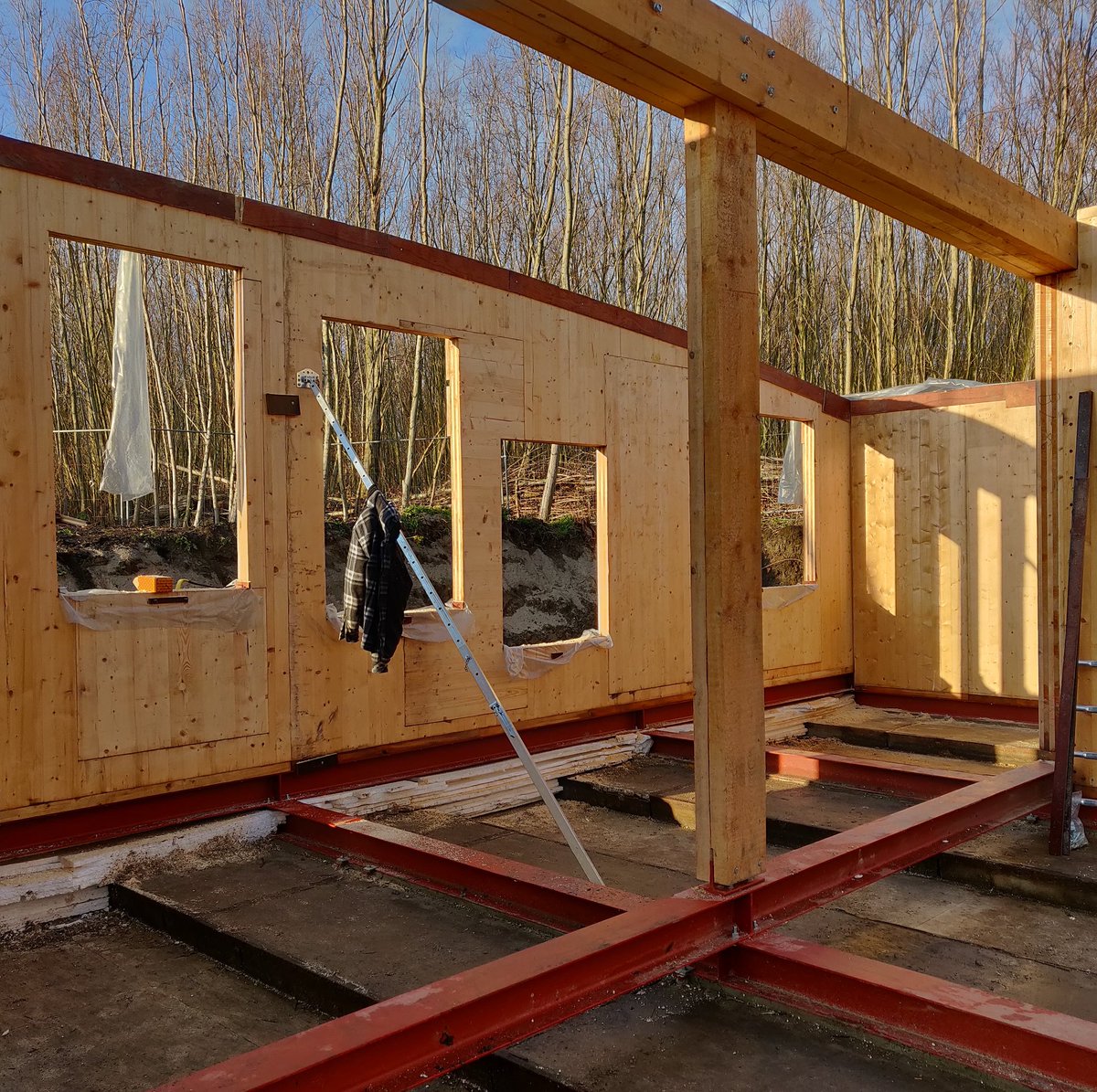 NatuurZ's tweet image. Het lokaal goed zichtbaar! #hoogenesse #circulair #fundering #susateliers #hogeschoolrotterdam #sustainability #innovation #reuse  #duurzaamheid #zwijndrecht #stelcon #beton #engineering #circulaireconomy #prefab #ecologic #education