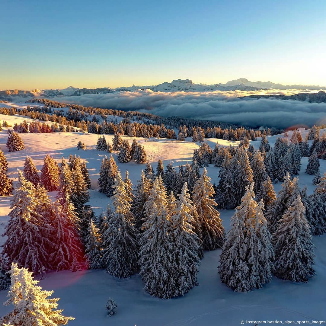 Quand le soleil se lève sur le Semnoz ! 😍 #savoiemontblanc
📷instagram.com/bastien_alpes_…