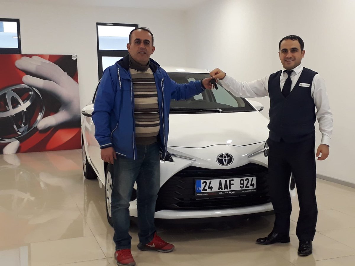 ToyotaAyyildiz's tweet image. Müşterimiz Tamer GÜNGÖR yeni aracı #Toyota #Yaris 1.5 #Fun #Special #Multıdrıve 'ı satış danışmanımız Zekeriya KUDUBAN' dan teslim aldı. #Trabzon #Otomotiv #Ayyapı #Ayyıldız #İyinindeiyisi