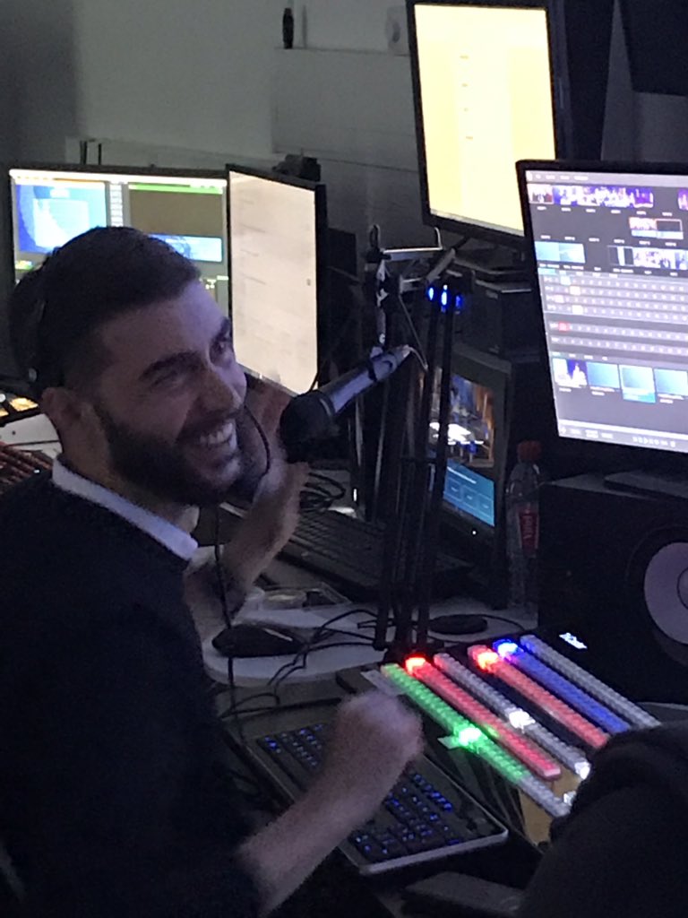 AymericMilan's tweet image. Il est content 😁 #paparazzi #bienjoué #PouceEnLair